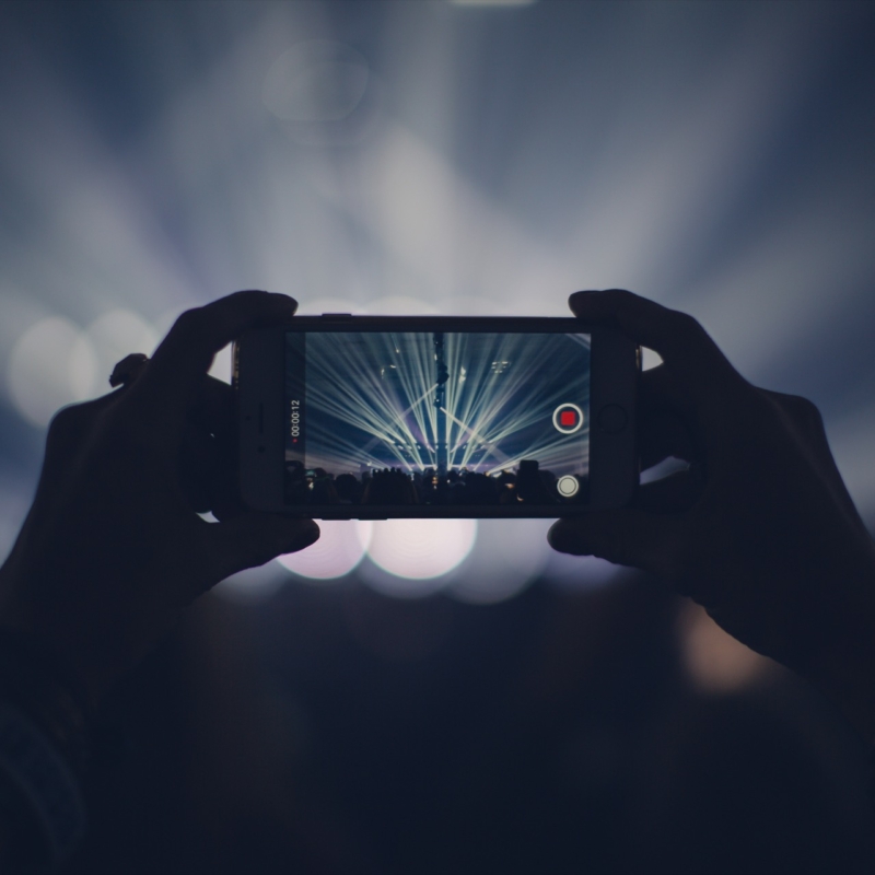 Handy-Video bei Konzert; Foto: veeterzy-98988